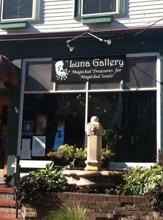 Luna Gallery